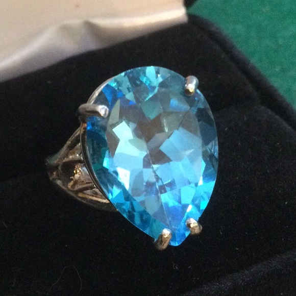 ⭐️Super Gorgeous Top Quality Vibrant Blue Topaz Ring